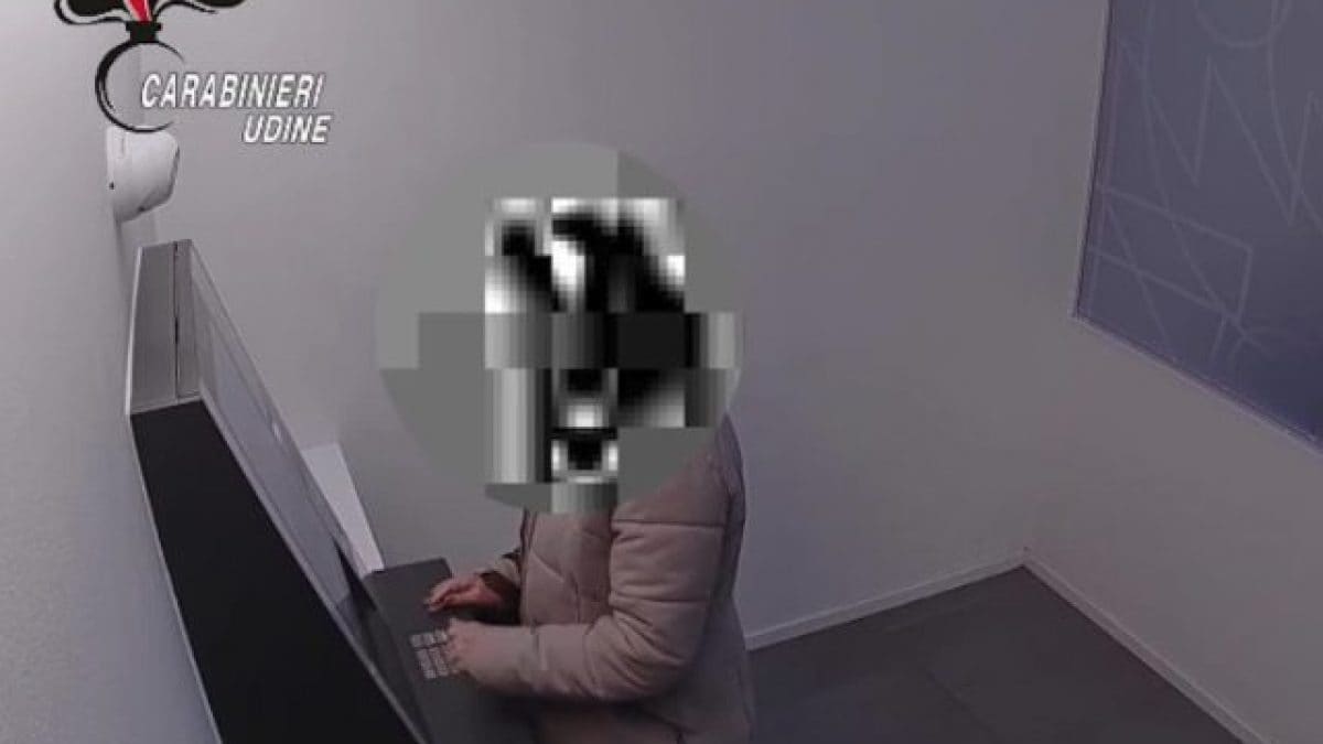 Le immagini che inchiodano la donna