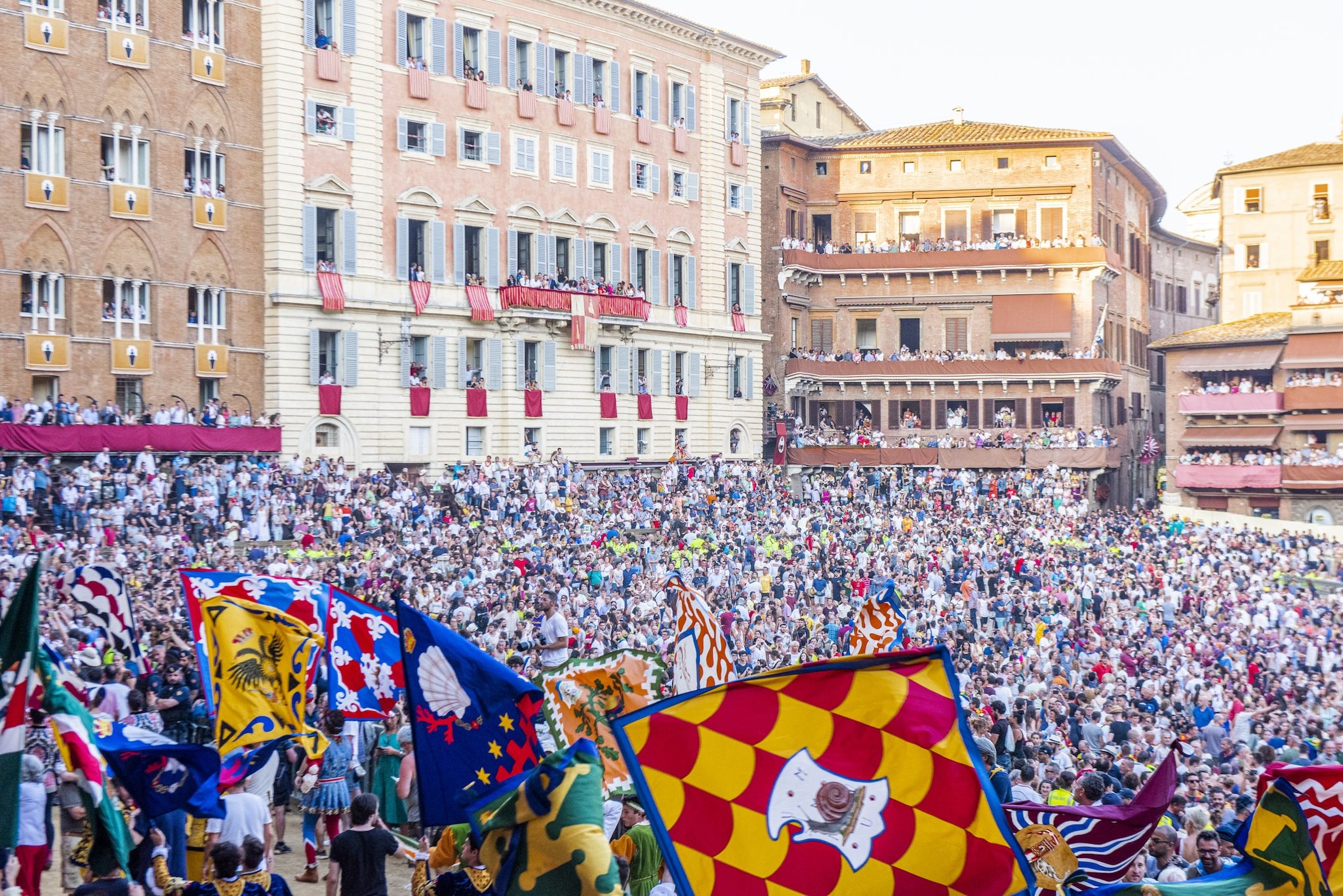 Palio di Siena 2026, il programma e gli orari: la consegna del trofeo giovedì 2 luglio