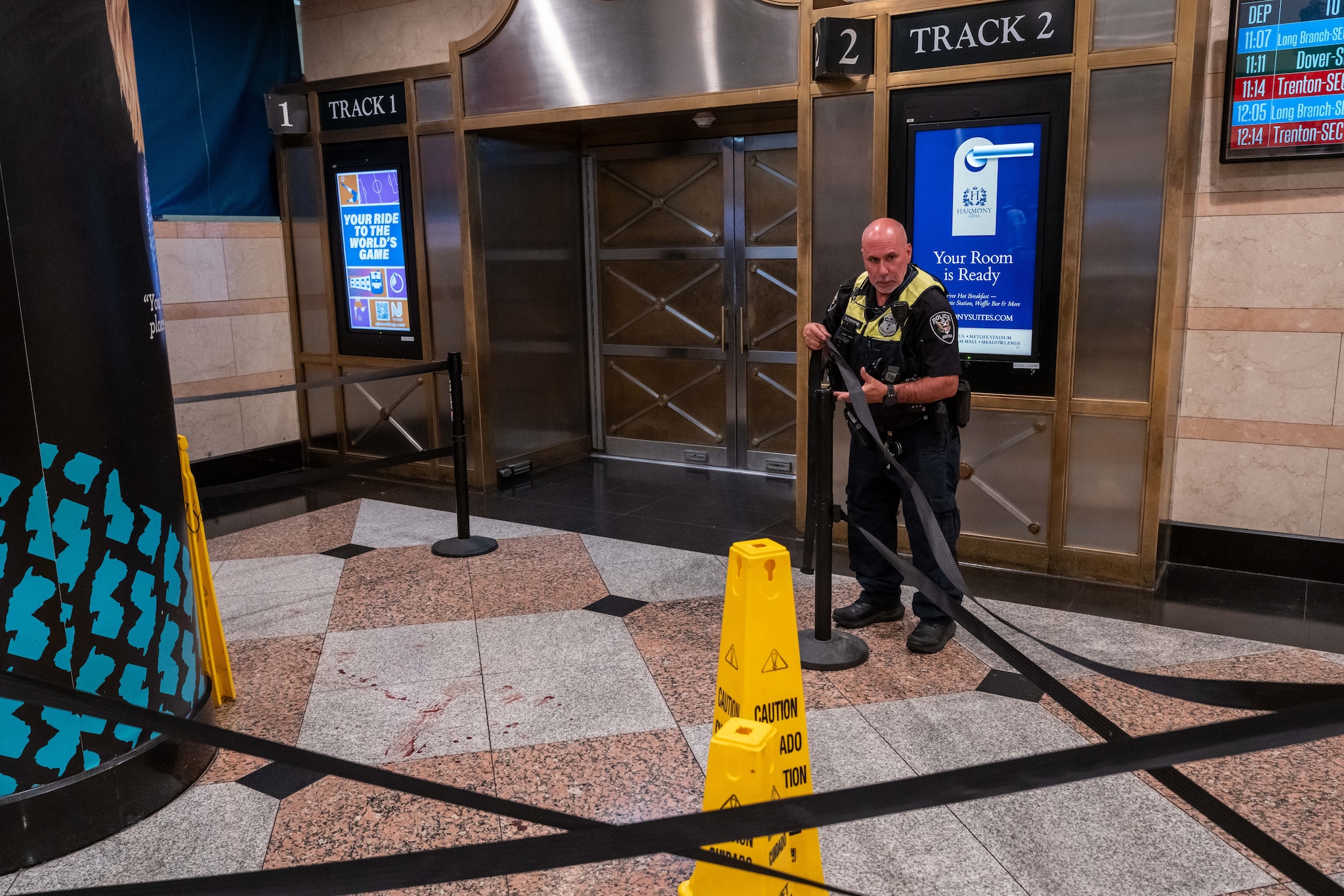 New York, sei persone accoltellate alla Penn Station alla vigilia delle finali NBA con Trump