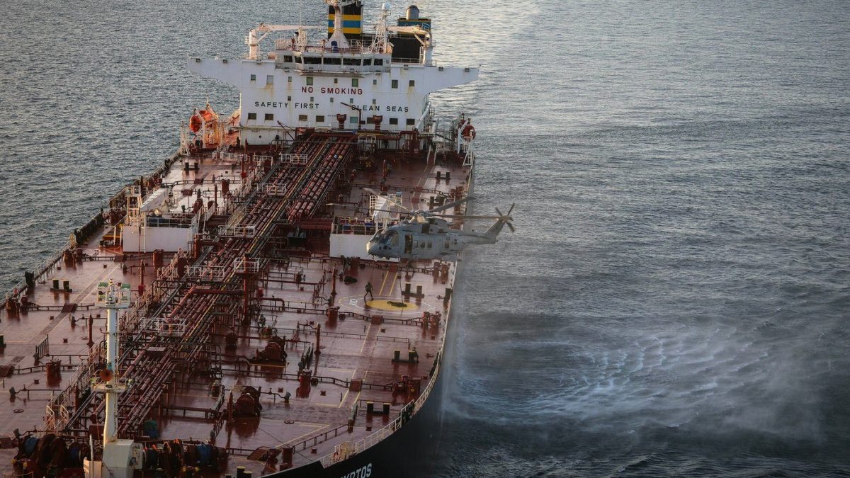 La petroliera Smyrtos (immagine Royal Navy)