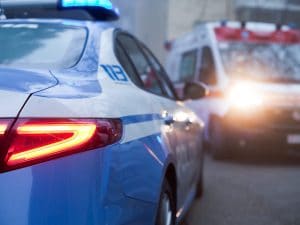Belluno, perde il controllo della moto e viene investito da 