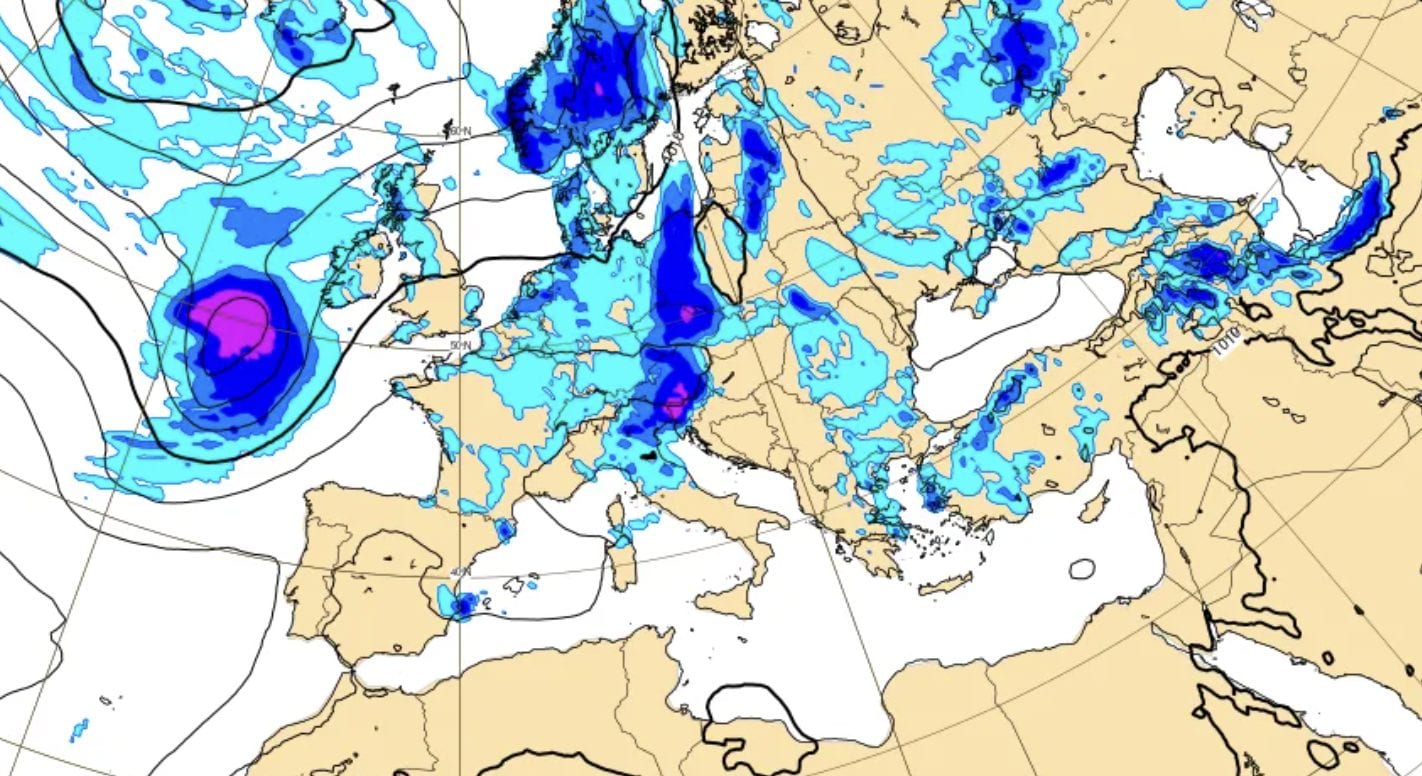 Piogge e temporali al Centro-Nord, nel weekend tornano sole e caldo: le previsioni meteo dell'esperto