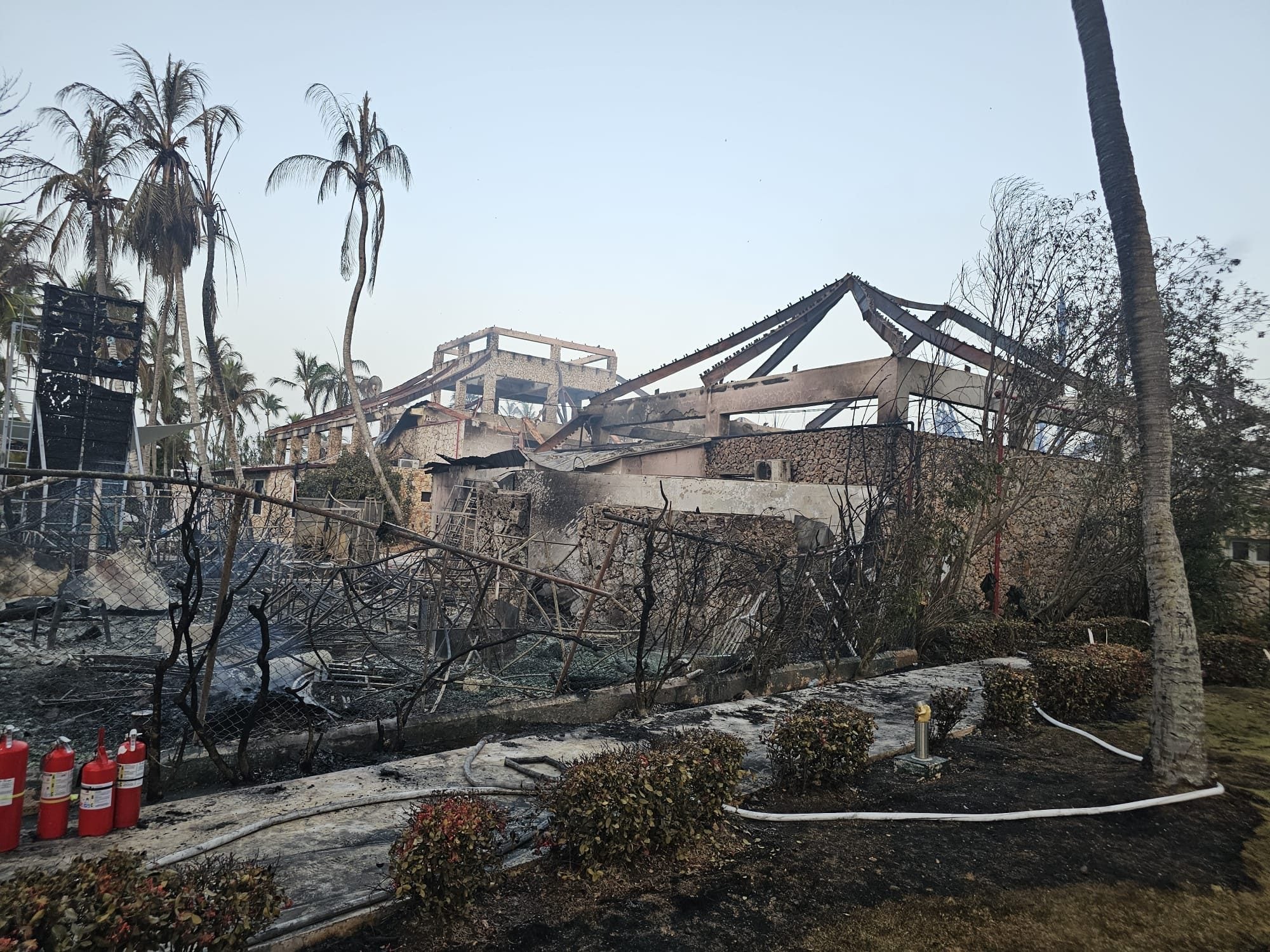 Il resort il giorno dopo l’incendio /foto di Stefano Barsotti