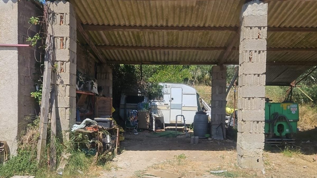 La roulotte dove vive Luca sull’Isola d’Elba