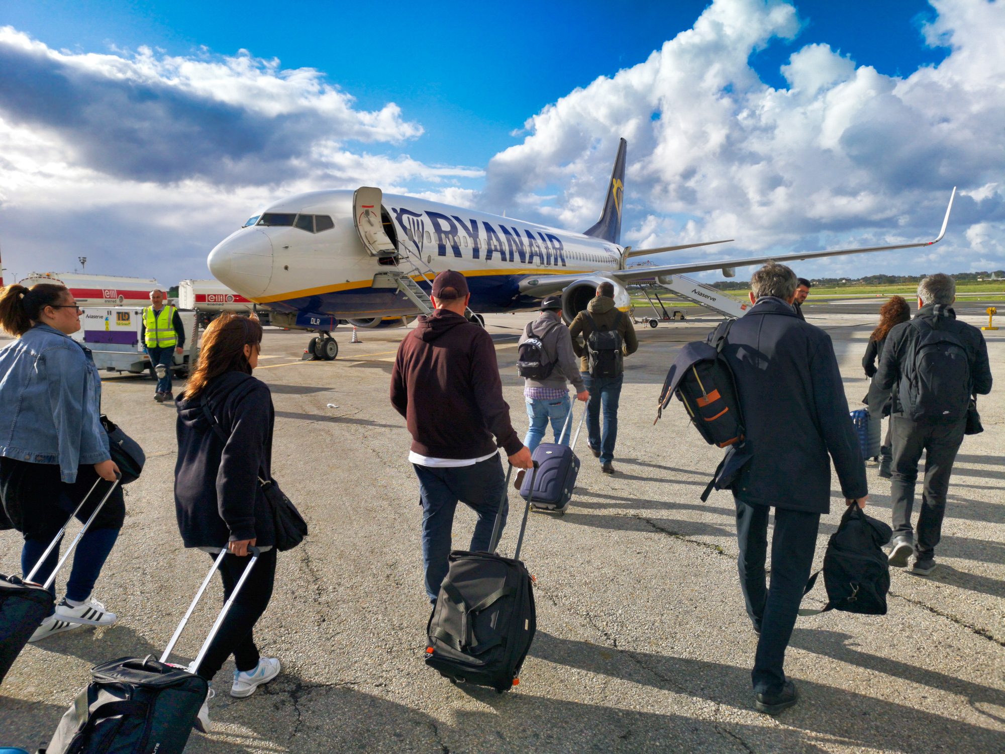 Atterraggio d'emergenza a Reggio Calabria: aeroporto chiuso e voli sospesi