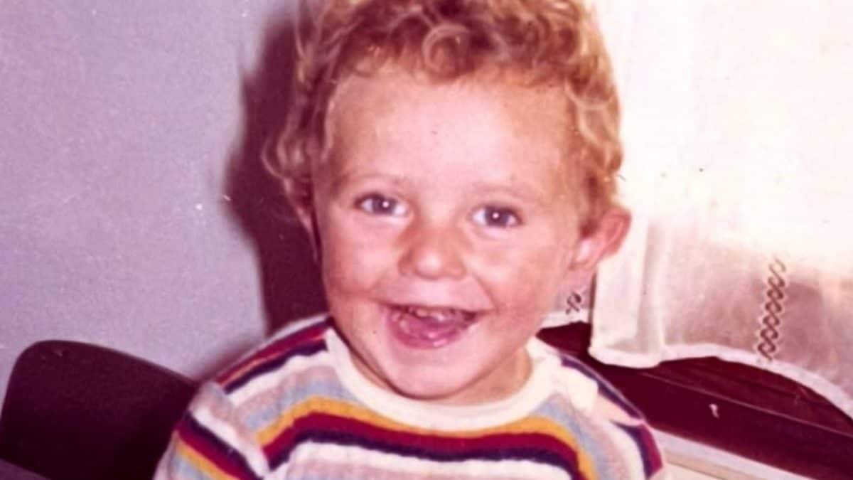 Samuele in una foto scattata quando era bambino.