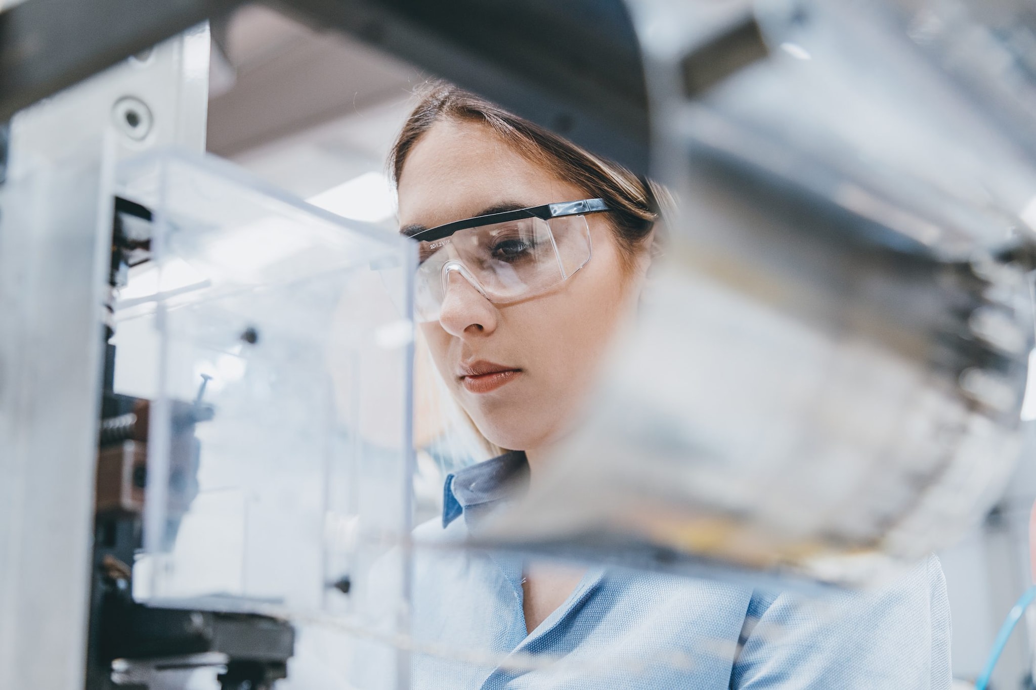 La maggioranza dei laureati italiani sono donne, studiano meglio ma lavorano meno: il nuovo rapporto AlmaLaurea