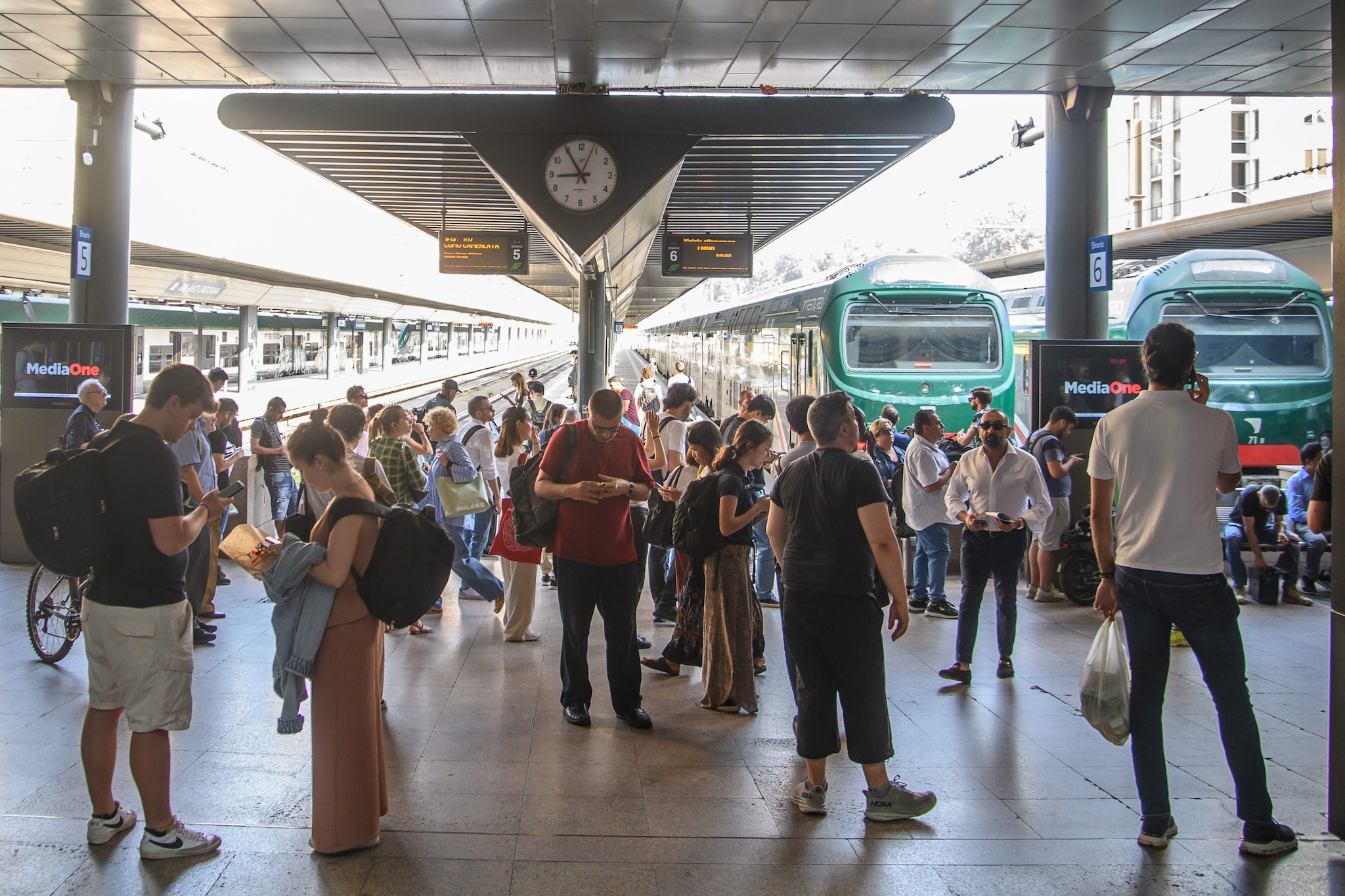 Sospeso lo sciopero dei treni l'11 e 12 giugno per Trenitalia, Italo e Trenord: l'annuncio dopo tavolo Mit