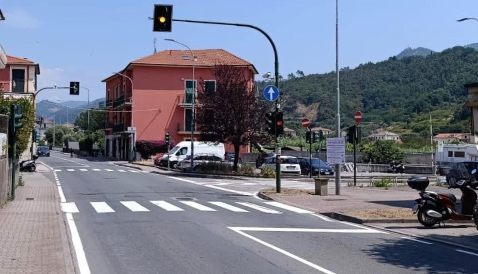 Semaforo rosso invece della multa a chi va veloce, a Sestri Levante il dissuasore intelligente senza fare cassa