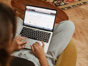 Licenziata professoressa per consigli sui siti pornografici
