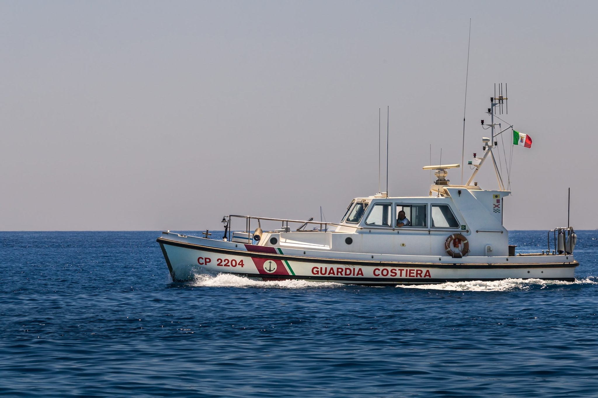 Si tuffa in mare per soccorrere l'amico in difficoltà: spariti a Ventimiglia due ragazzi di 19 e 25 anni