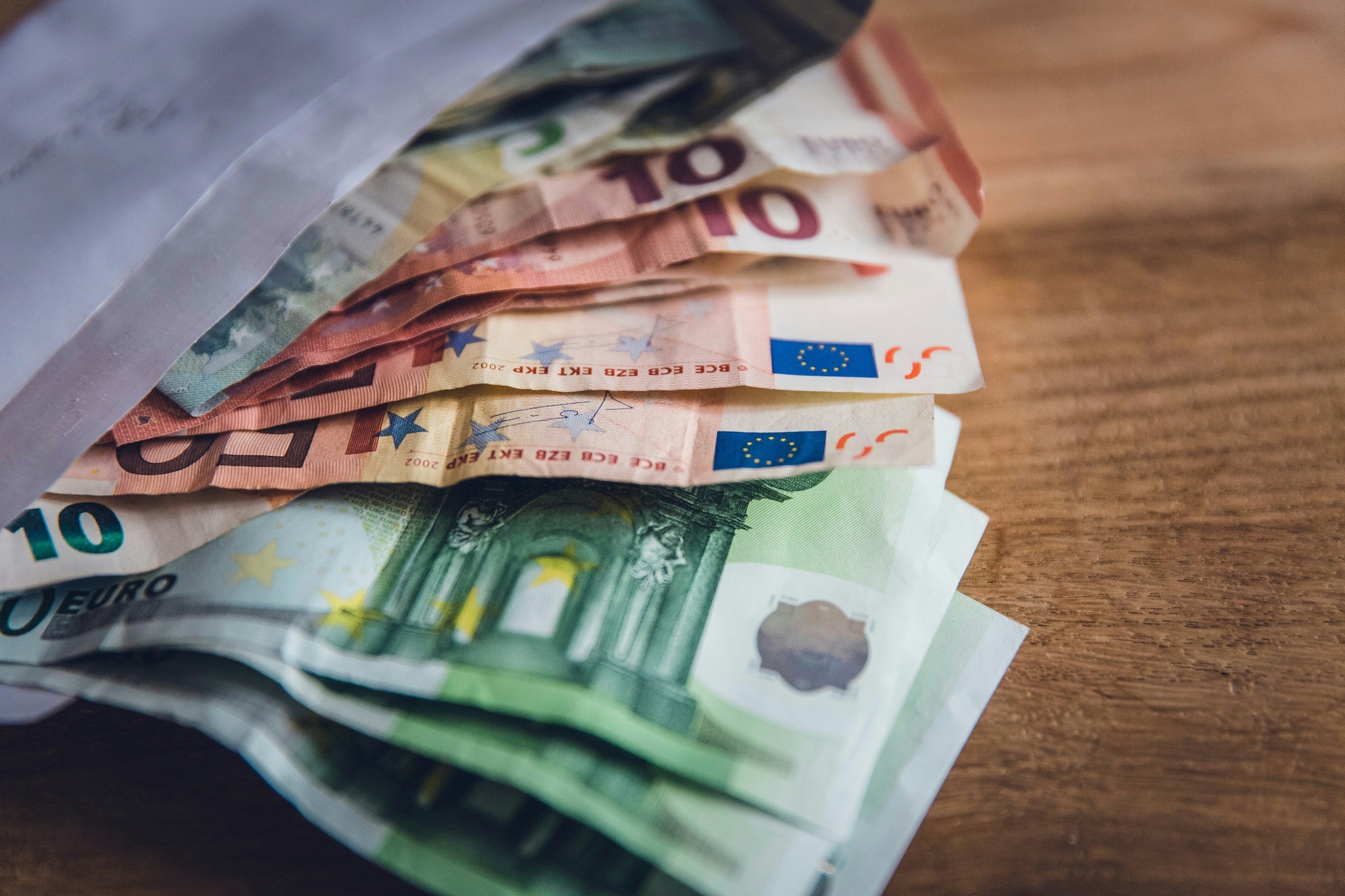 Assegno sociale, Inps semplifica la domanda per il contributo da 546 euro al mese: requisiti e tempi d'attesa