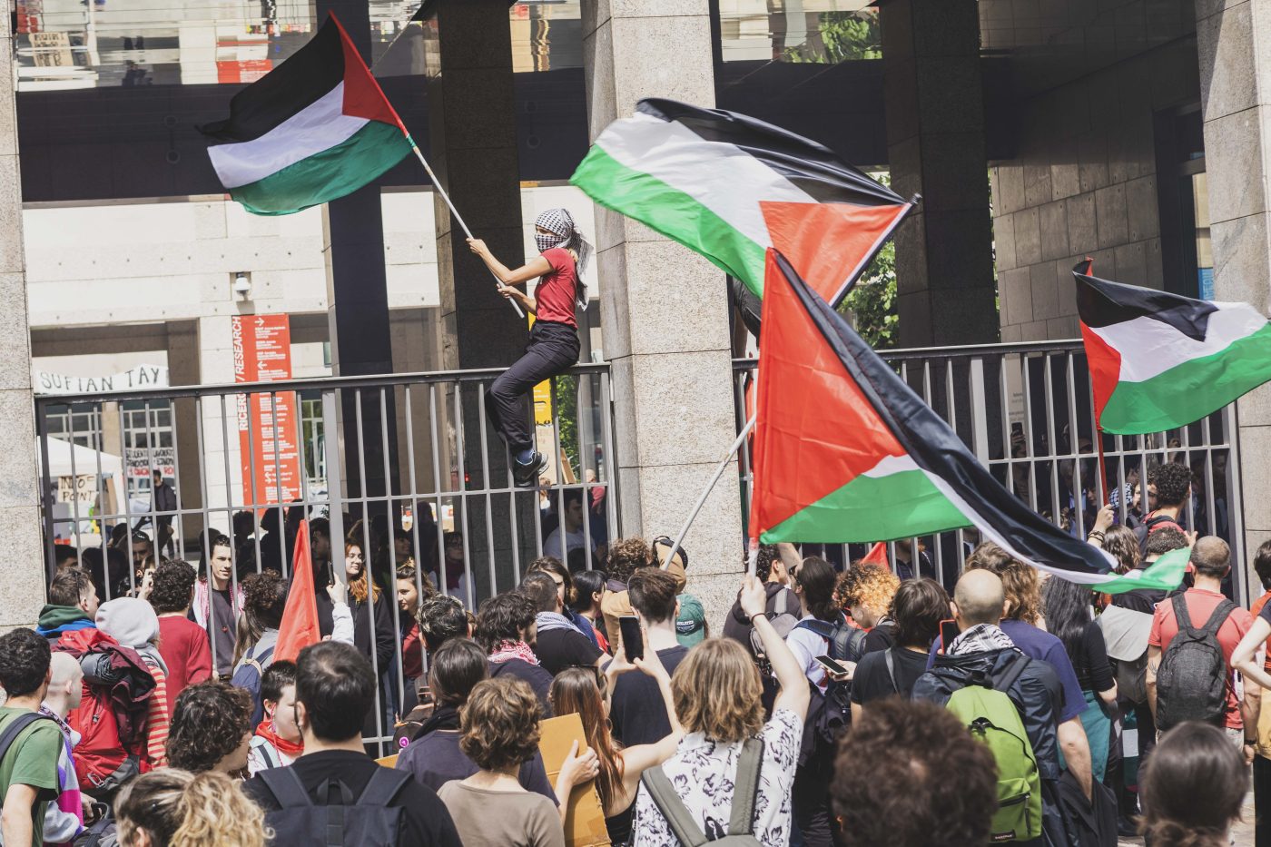 Gli studenti che non parlano italiano non possono più uscire da Gaza: “Respinti mentre lottiamo per sopravvivere”