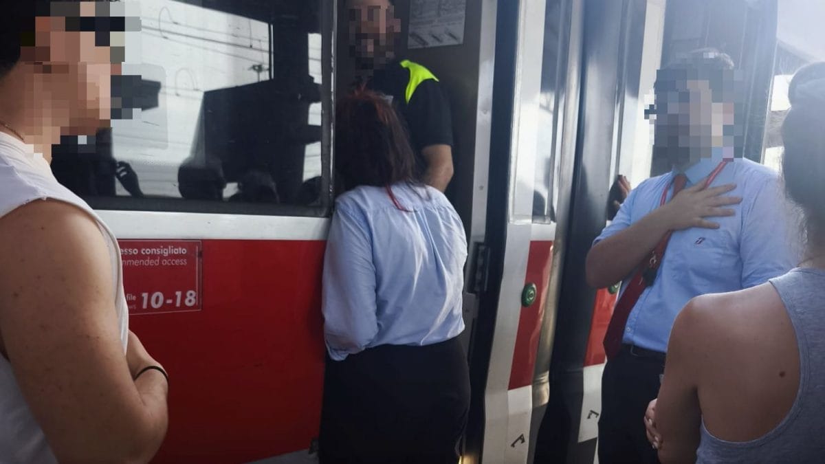 Uno dei treni ad alta velocità della terribile esperienza di Claudia