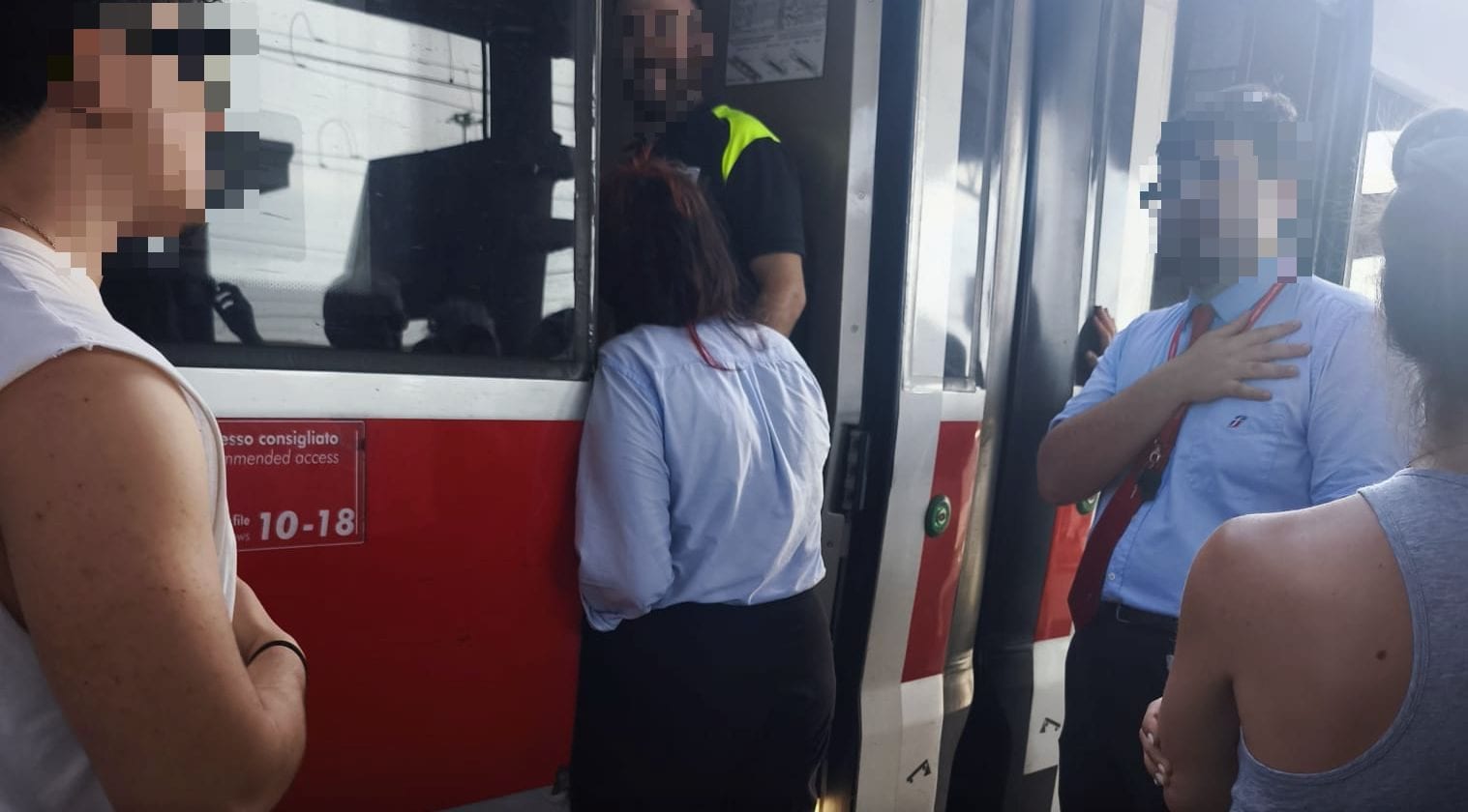 Il weekend da incubo di Claudia sui Frecciarossa: "Due guasti in tre giorni, 40 gradi senza acqua e malori a bordo"