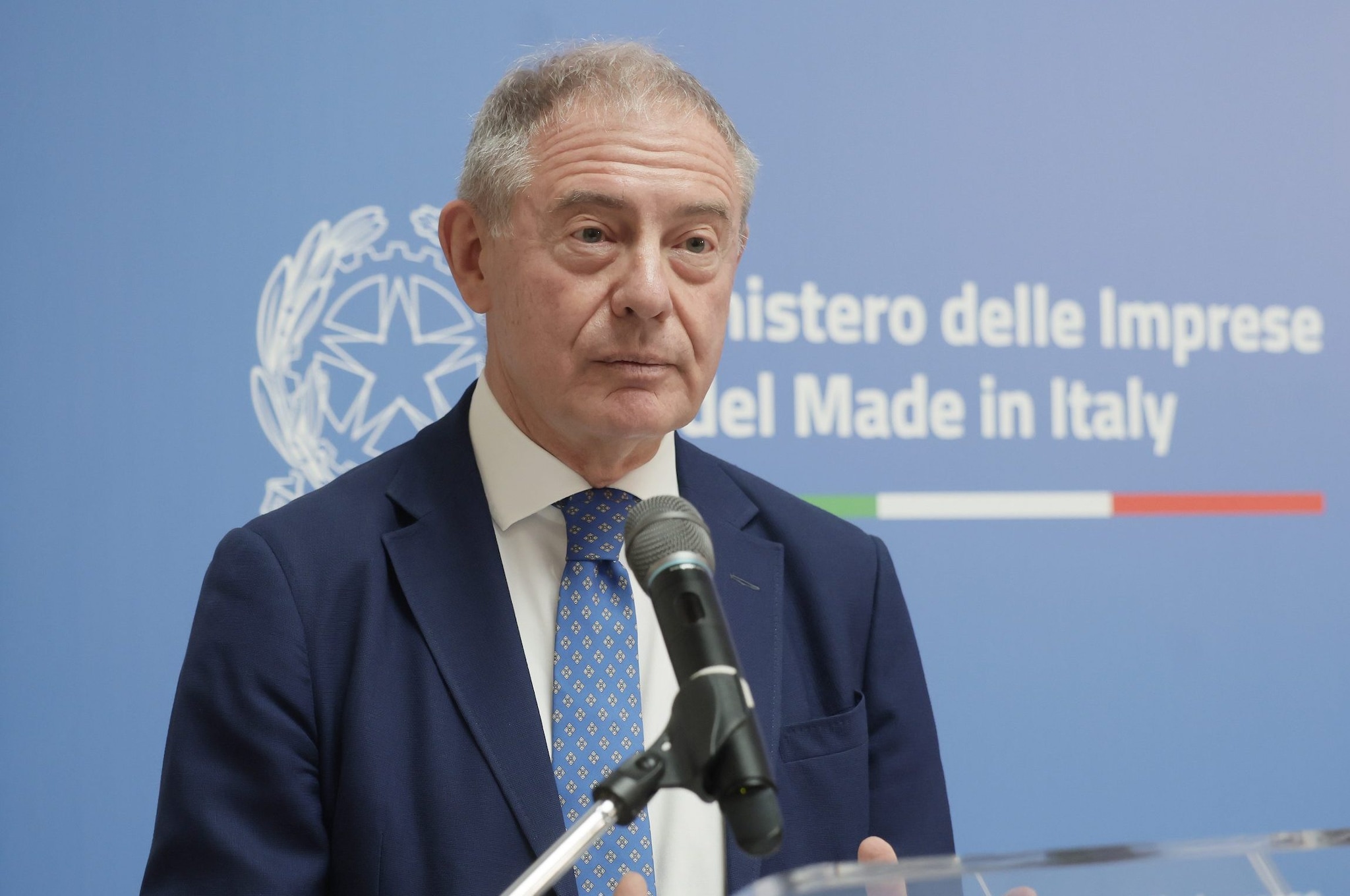 Il ministro Urso dice che la Spagna cresce più dell'Italia grazie all'immigrazione
