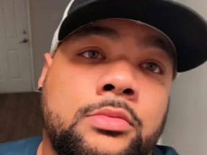 USA, si addormenta mentre cucina e dà fuoco a casa: muore un uomo di 34 anni, gravi i due figli