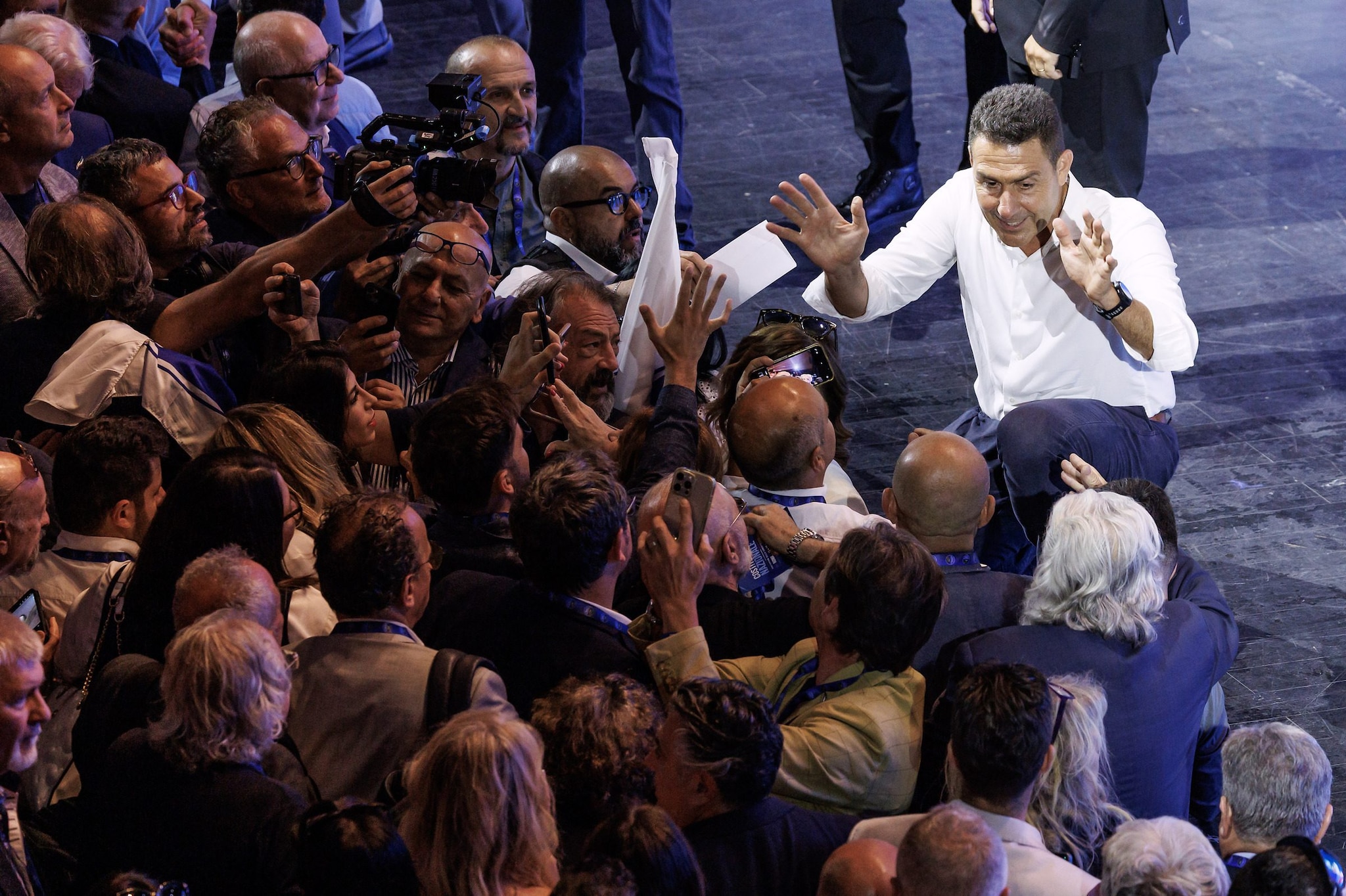 Sondaggi politici, l'81% degli italiani non si fida di Vannacci: Futuro Nazionale considerato "preoccupante"