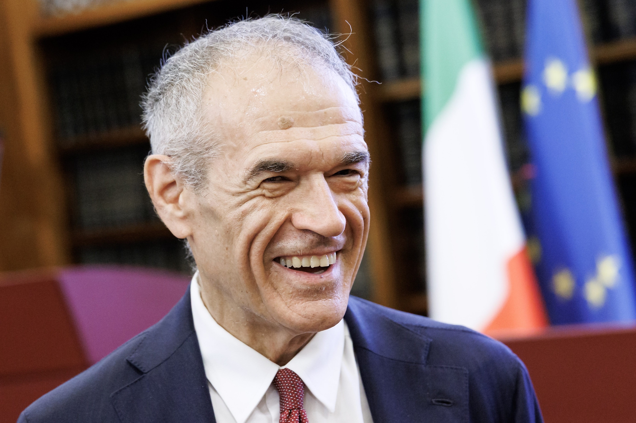 Troppe promesse vuote in campagna elettorale, la proposta di Cottarelli: "Obblighiamoli a dire quanto costano"