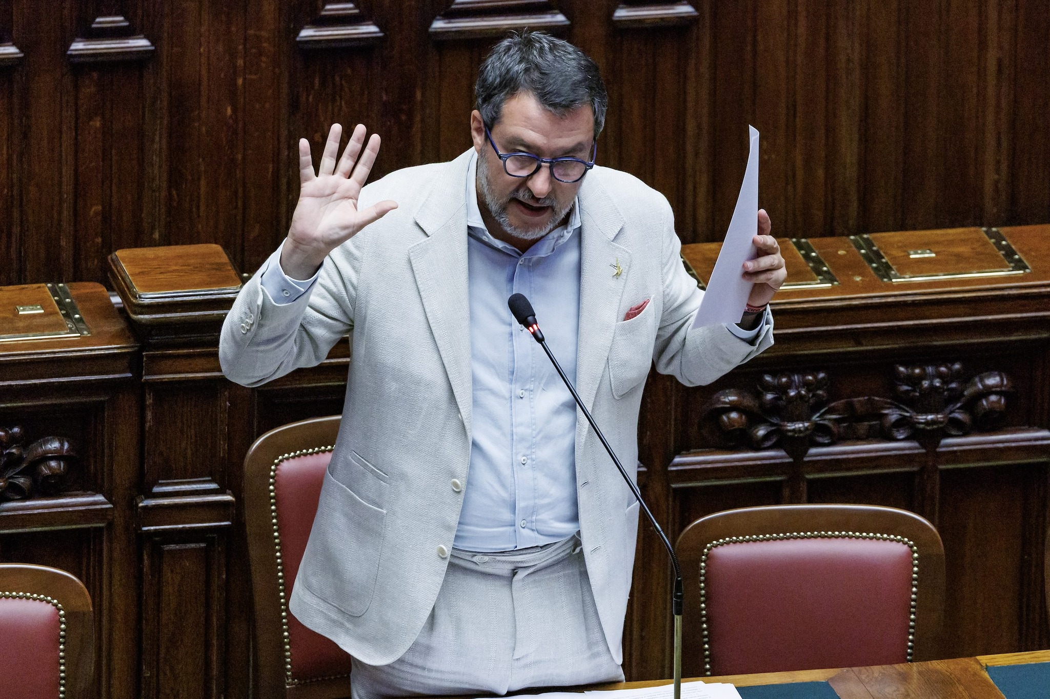 Salvini dice che i treni sono più puntuali, il Pd: "Nel 2026 accumulati oltre sette anni di ritardi"