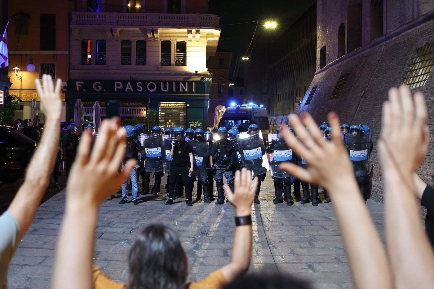 Le manifestazioni a Bologna dopo la morte di Abderrahim Fakir vengono usate per fare propaganda politica