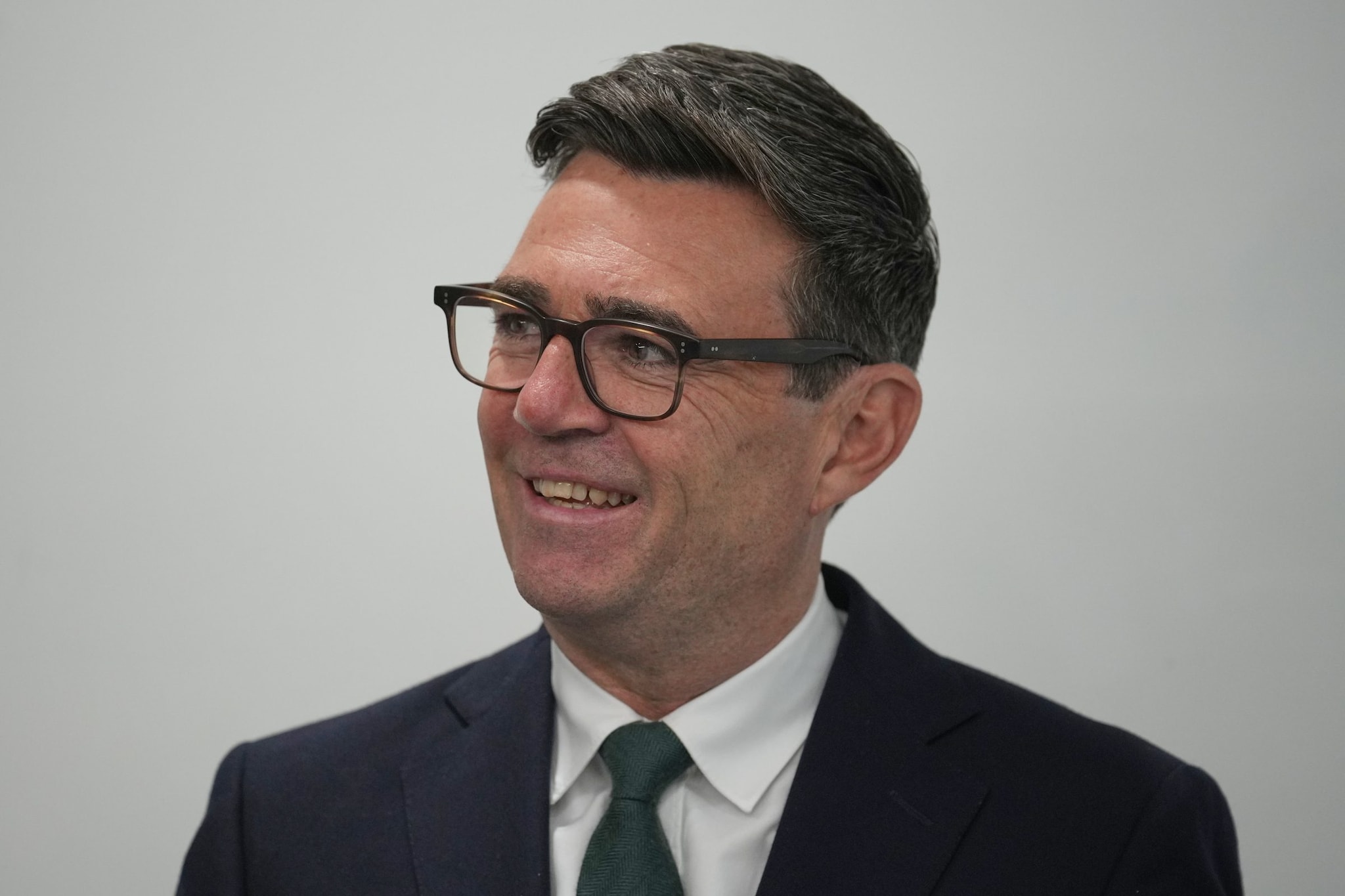 "Tassateci": 120 milionari britannici chiedono più tasse al premier Andy Burnham