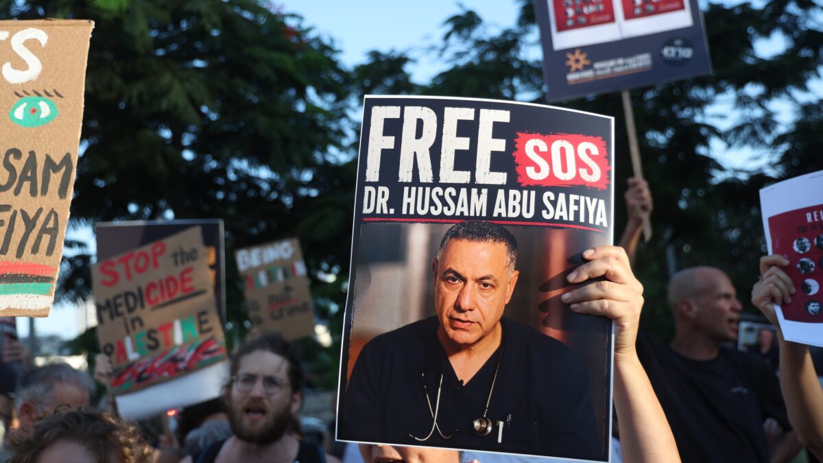 Manifestazione in sostegno di Abu Safiya, medico palestinese detenuto in Israele