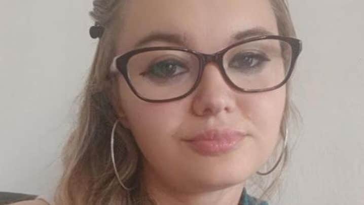 Torino, il corpo di Daniela Florea trovato in un lenzuolo nel cassettone del letto, il cane sparito: c’è un sospettato
