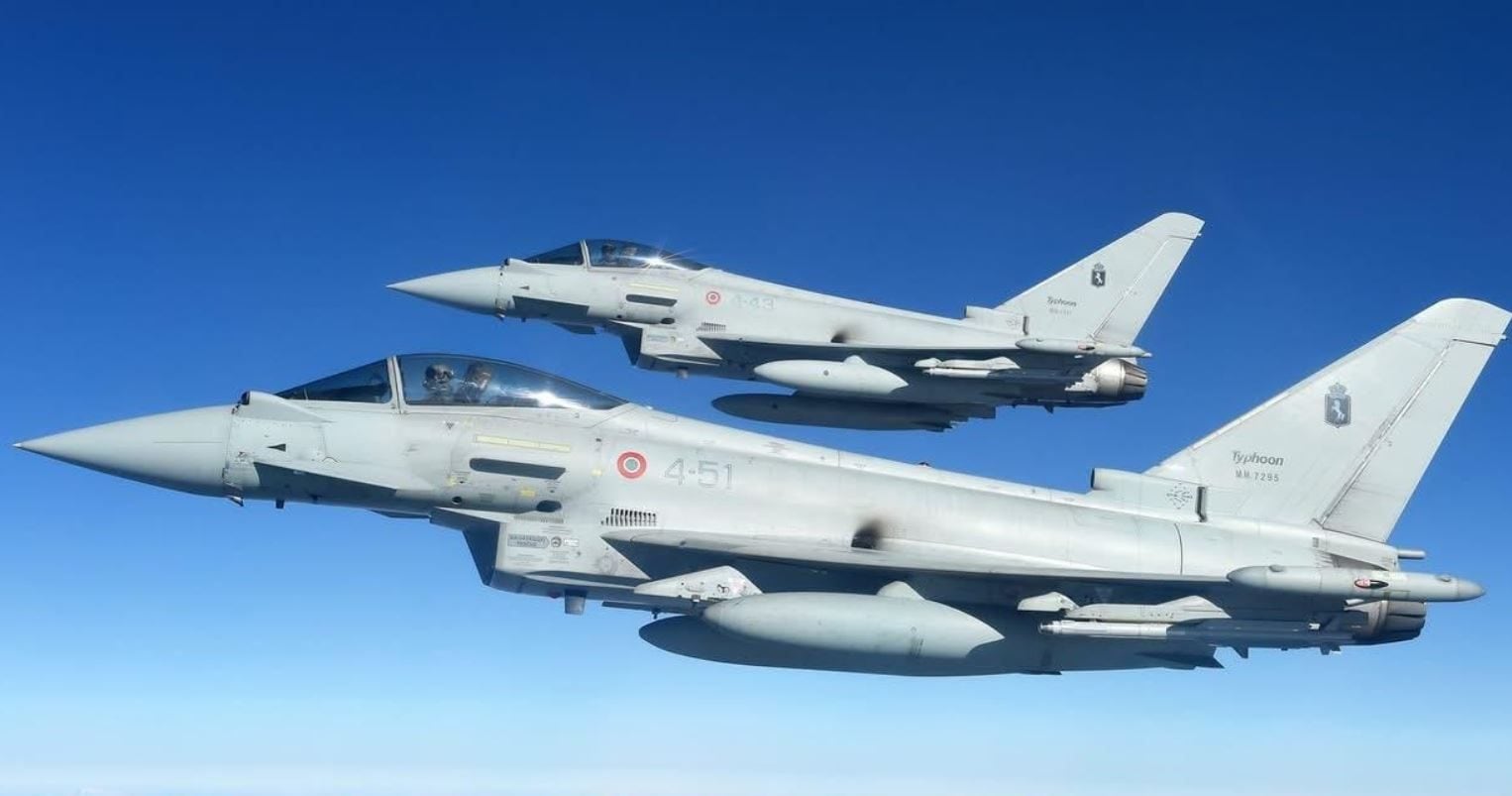 Scramble Nato oggi, Eurofighter italiani e F-16 rumeni intercettano e abbattono drone non identificato