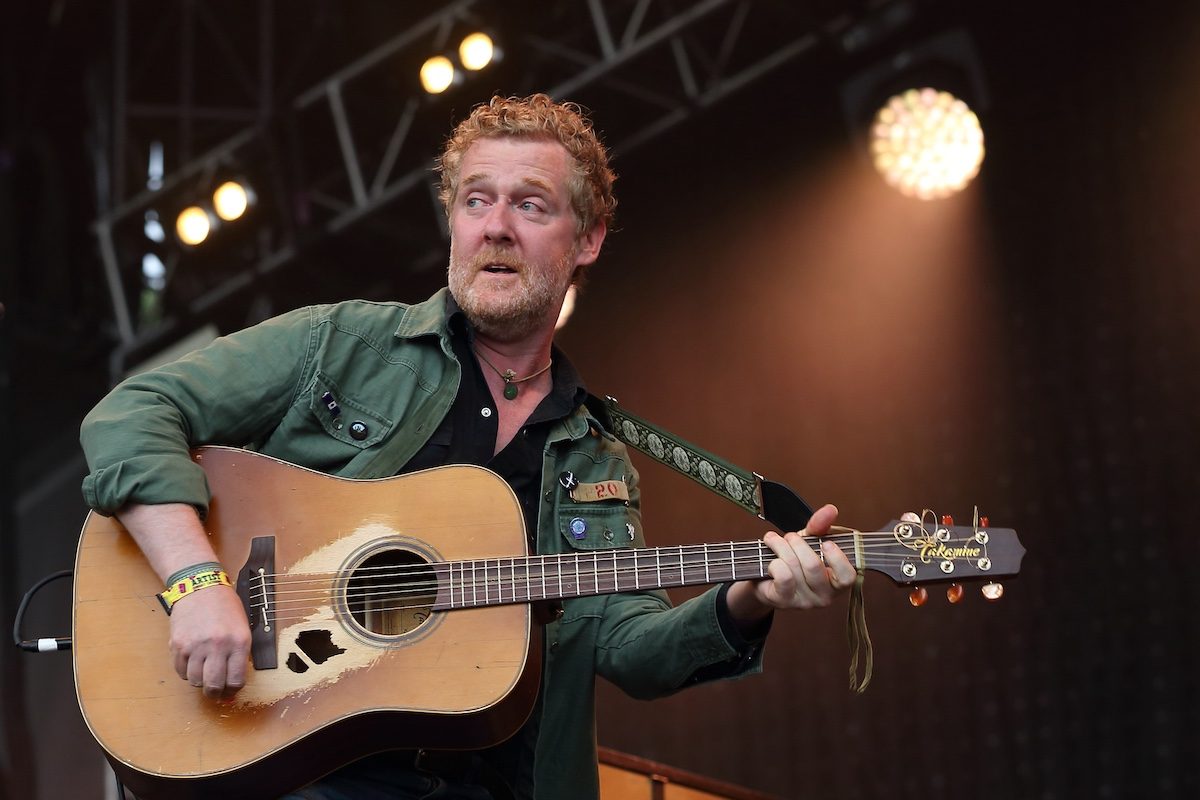 Glen Hansard è morto a 56 anni: il cantautore premio Oscar vittima di un incidente in moto