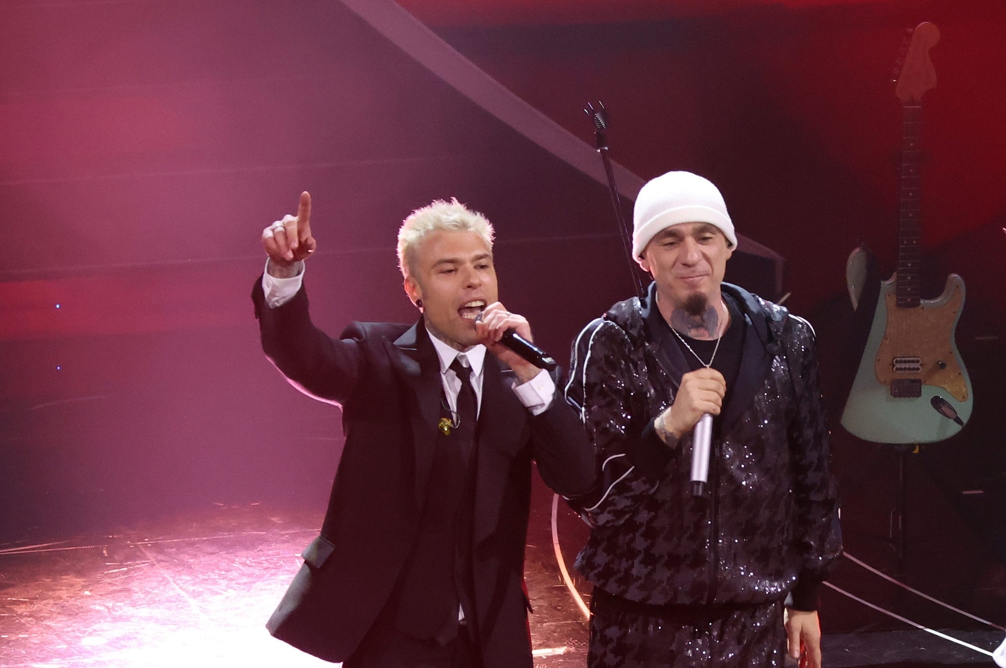 J-Ax spiega la rottura con Fedez: "Non potevo parlare, c'era una penale milionaria. A San Siro già problemi tra noi"