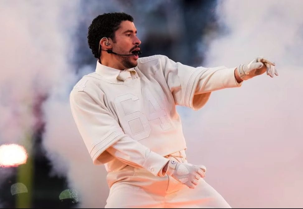 Il concerto di Bad Bunny annullato dopo la sospensione per maltempo: "Non verrà riprogrammato"