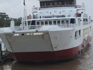 Traghetto affonda al largo della Guyana