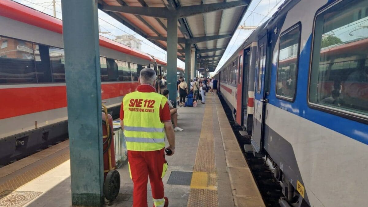 Foto da Facebook: treni bloccati a Termoli
