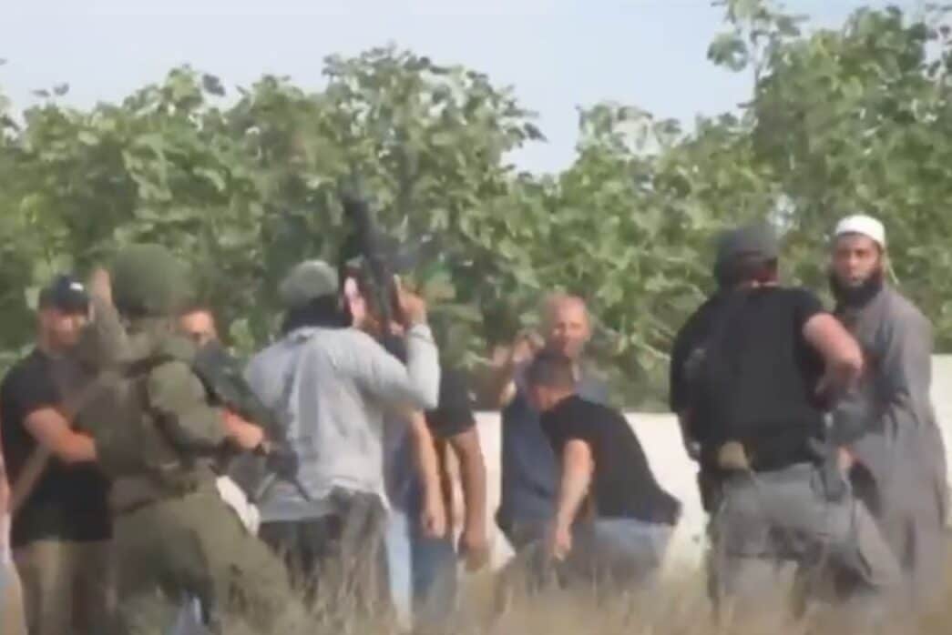 Uccisi 4 palestinesi e 2 israeliani a Nablus, sopravvissuto racconta: "L’esercito guardava mentre ci aggredivano”