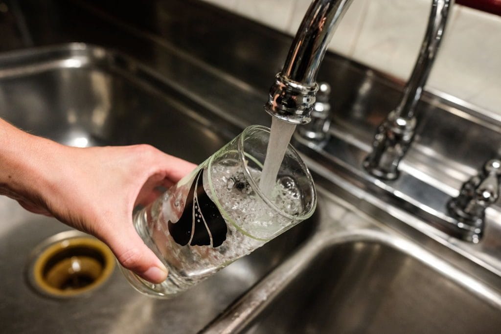 L'Italia disperde il 42% dell'acqua pubblica, in Sicilia rischio desertificazione al 70%: il dossier di Avs