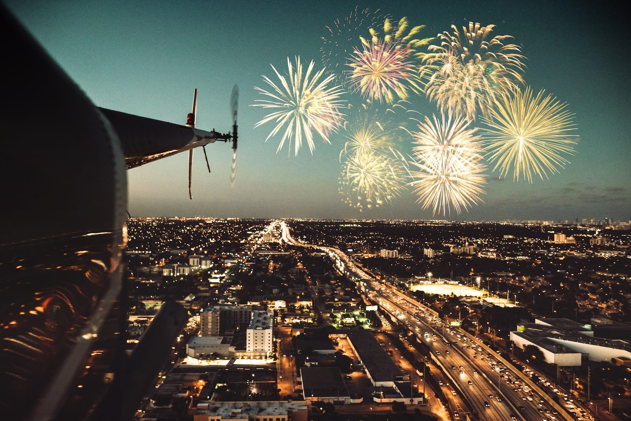 “Torre di controllo, abbiamo sentito un botto”, aereo di linea colpito dai fuochi d’artificio del 4 luglio a Chicago