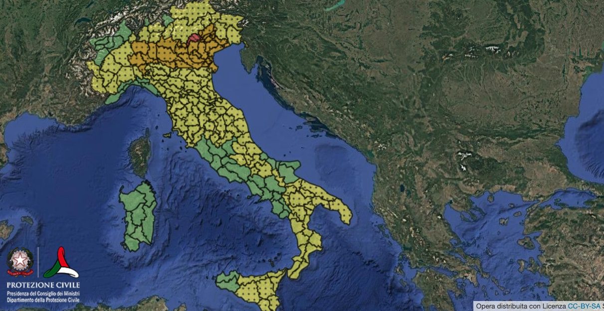 Maltempo, allerta meteo rossa, arancione e gialla 2 luglio per pioggia e temporali: le regioni colpite