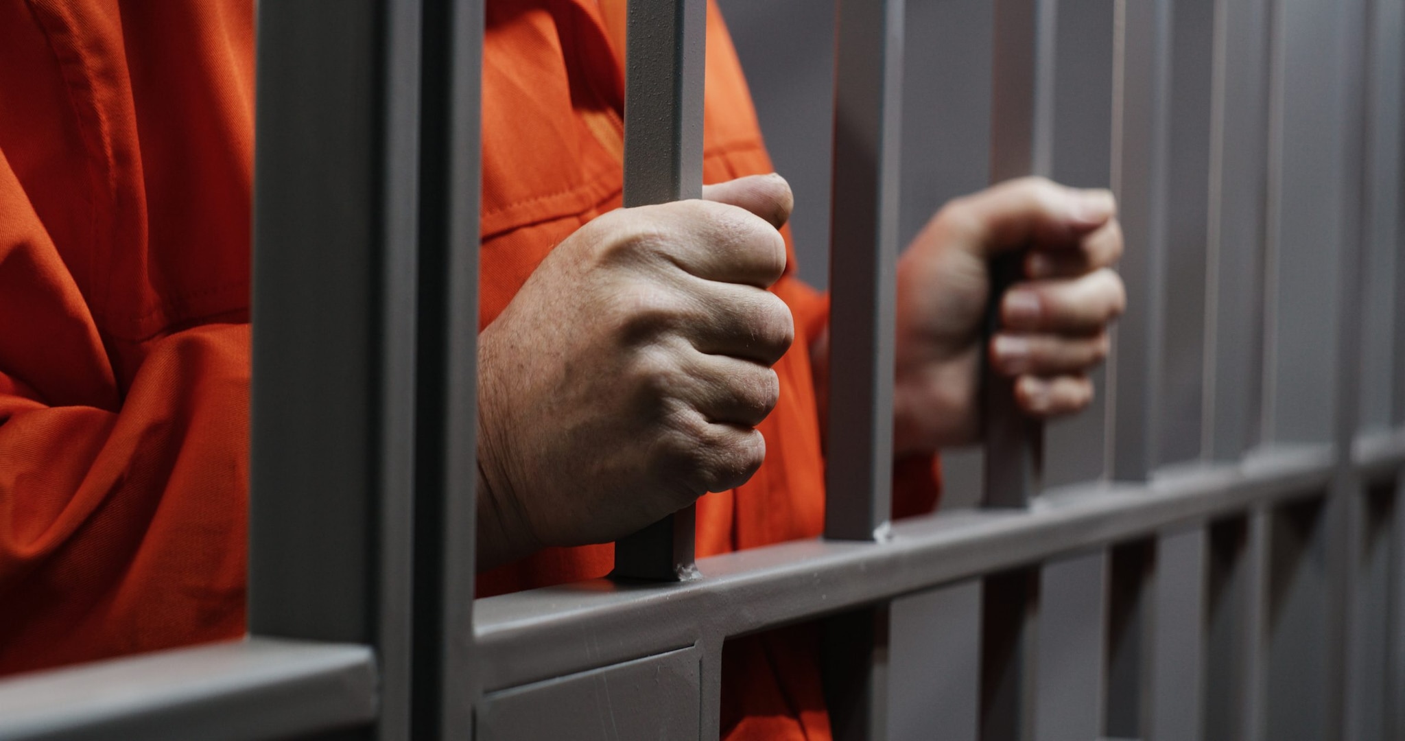Nel 2018 violentò una ragazzina 13enne: a 87 anni lo arrestano e lo portano in carcere a Reggio Emilia