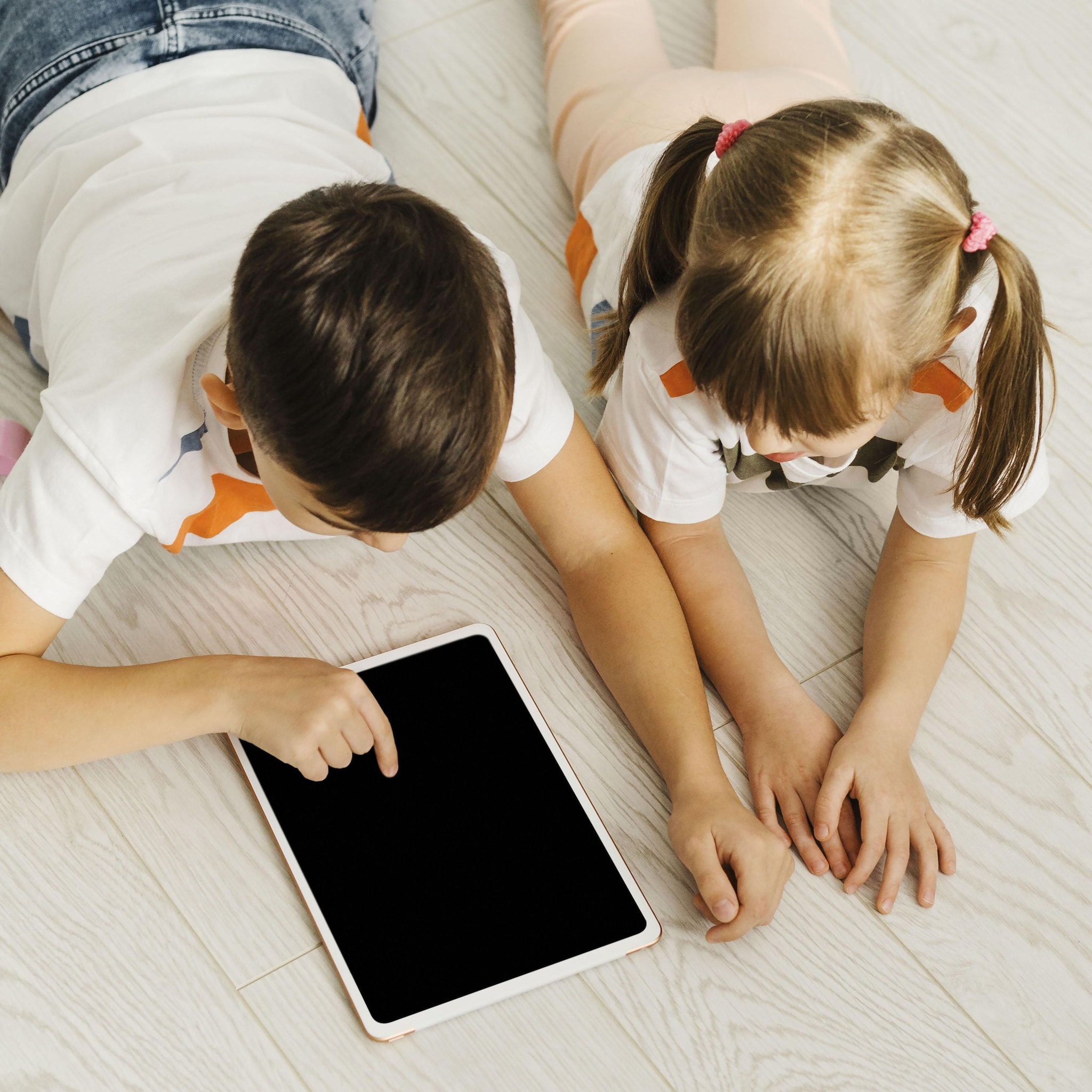 Niente schermi sotto i tre anni: proposta di legge per lo stop a smartphone e tablet nella prima infanzia
