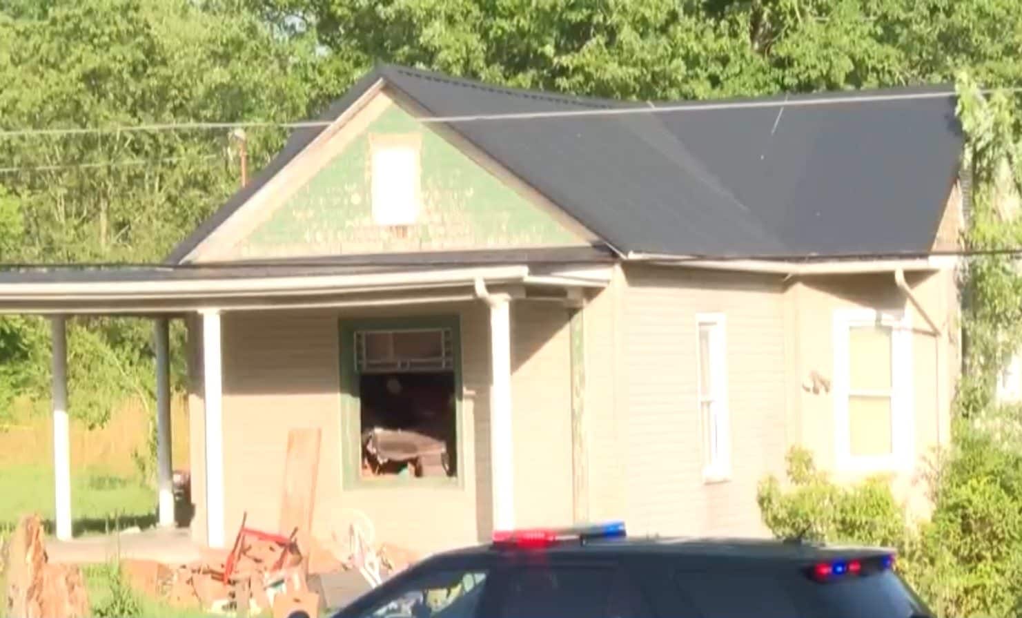 Ohio, polizia entra in casa per perquisizione e scopre 16 bimbi chiusi in stanza da anni: “Non sanno parlare”