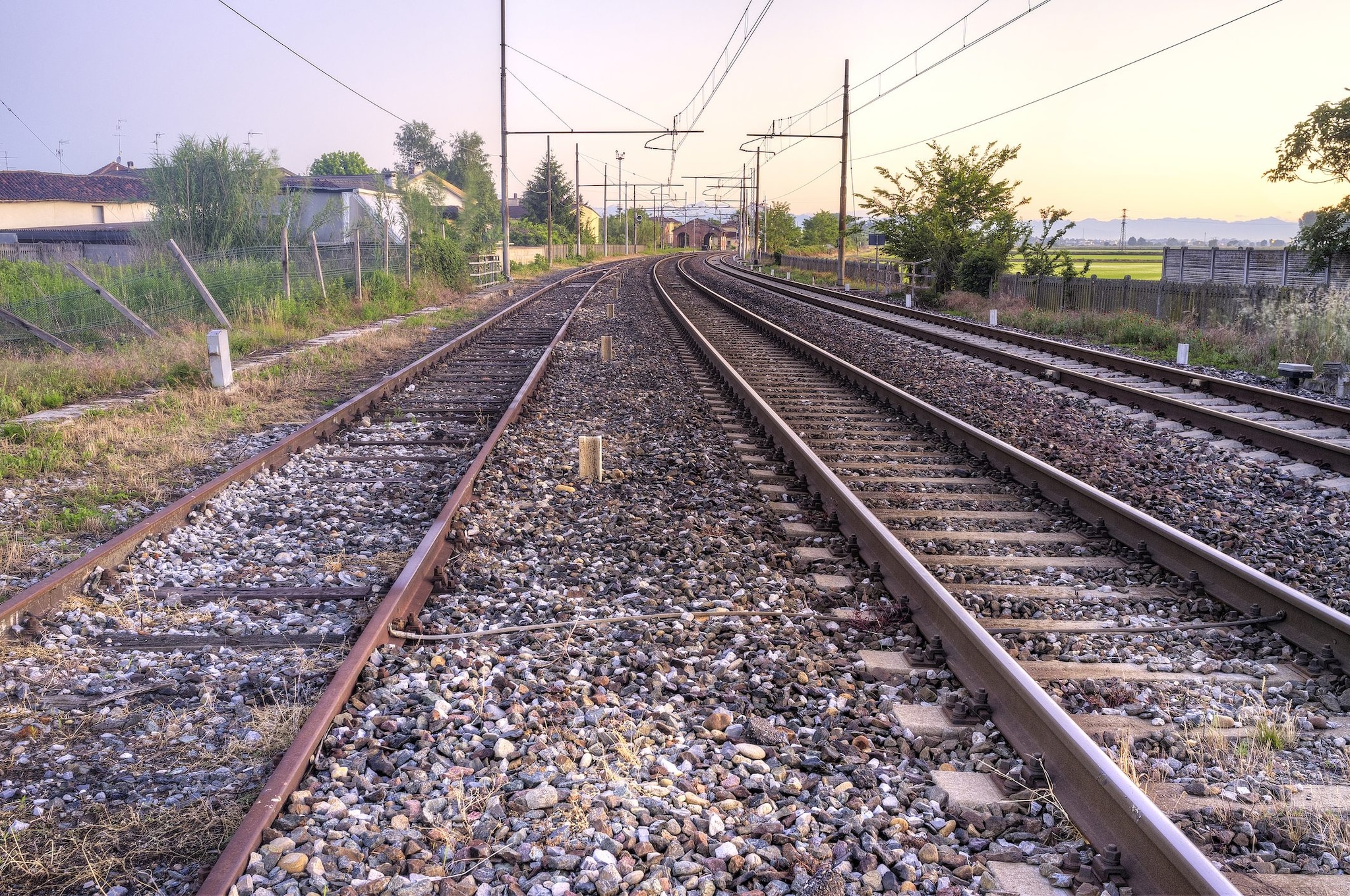 Cadavere trovato vicino ai binari della stazione Statuto a Firenze: treni in ritardo fino a 50 minuti