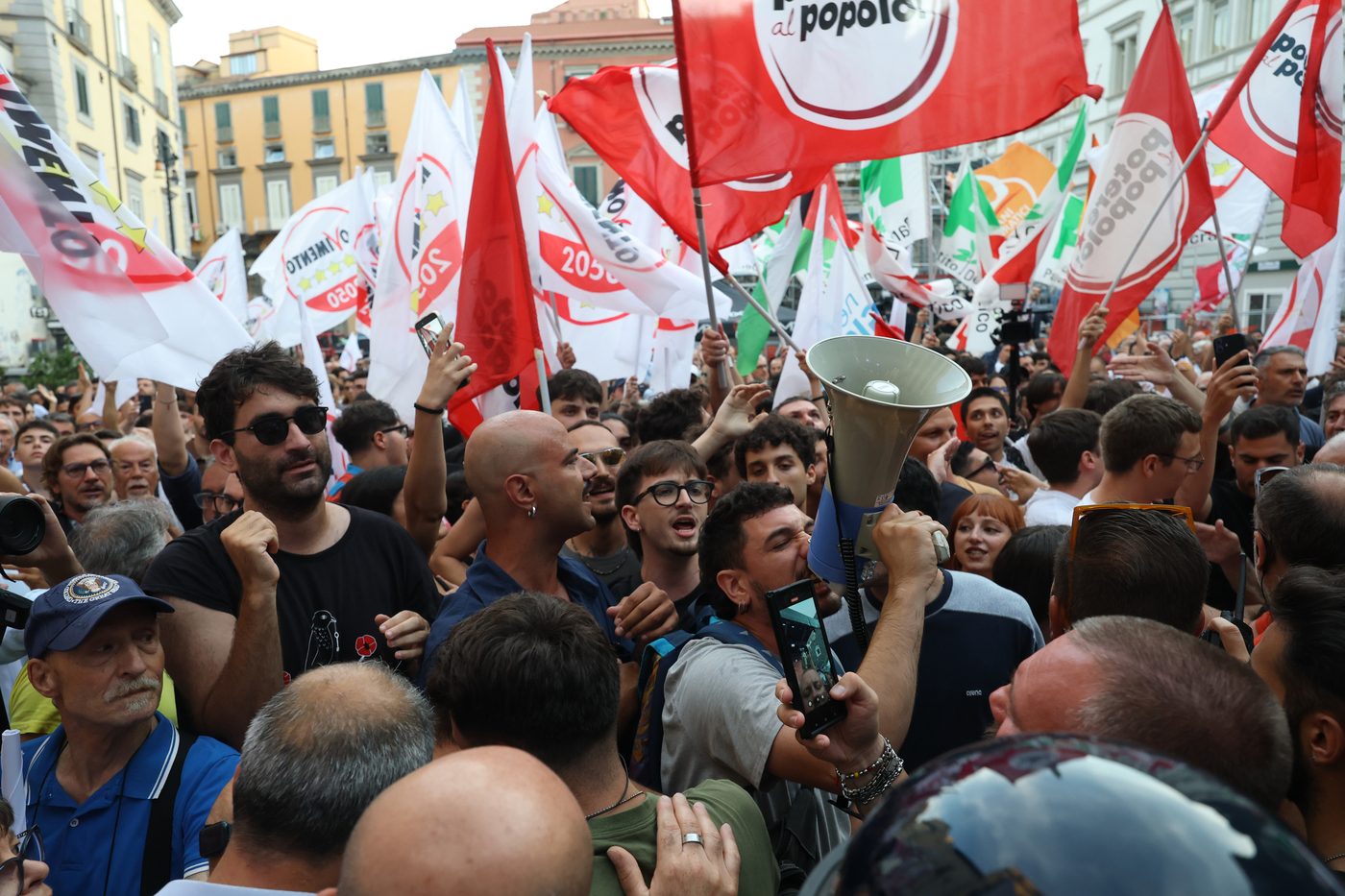 Cosa c’è dietro la contestazione di Potere al Popolo durante il primo grande evento del campo largo