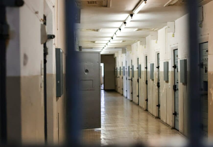 Prato, detenuto trovato morto in carcere: doveva essere ascoltato sulle presunte violenze durante l'arresto