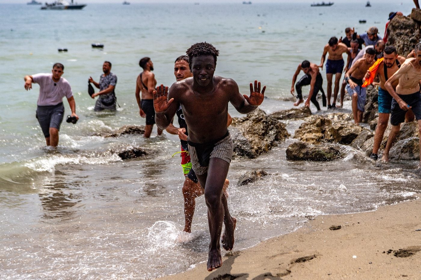 Dobbiamo solo vergognarci per quanto ci fanno paura i migranti di Ceuta