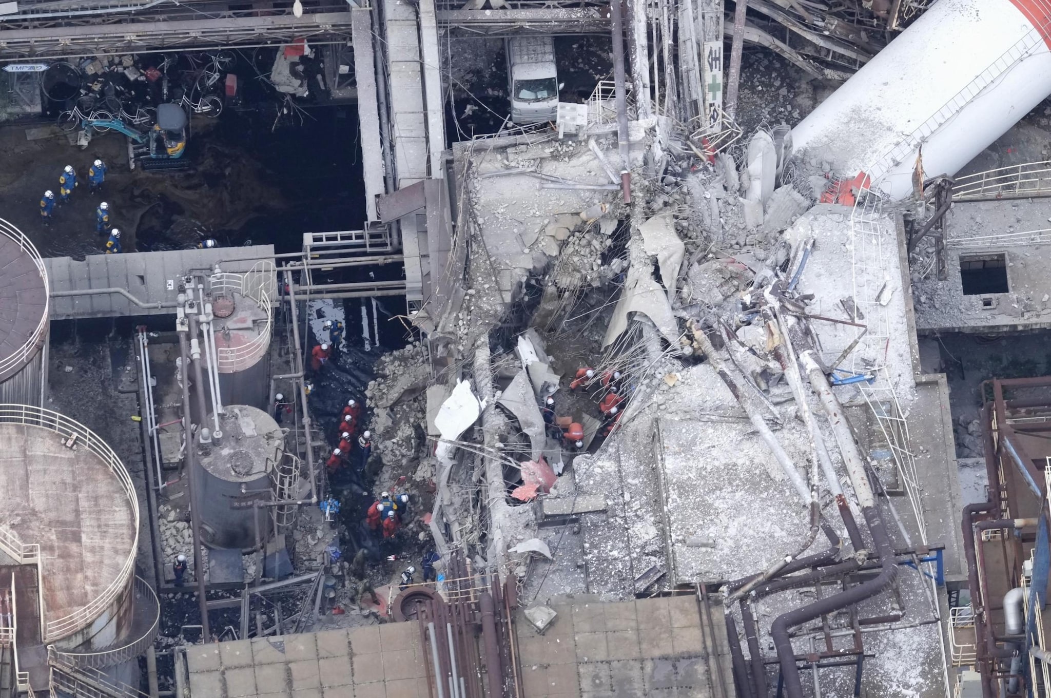 Terremoto Giappone, almeno 13 morti, crollato anche un asilo nido: “Corsa contro il tempo per salvare persone”