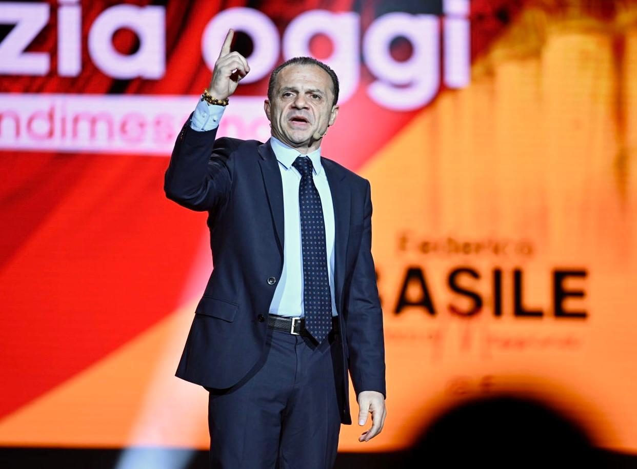Cateno De Luca punta alle Politiche e si scopre 'Barbiere di Siviglia': "Tutti mi cercano, destra e sinistra"