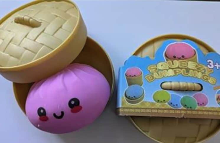 Allerta per i “ravioli” Squeeze Dumpling: i giocattoli richiamati nel Regno Unito per una sostanza cancerogena
