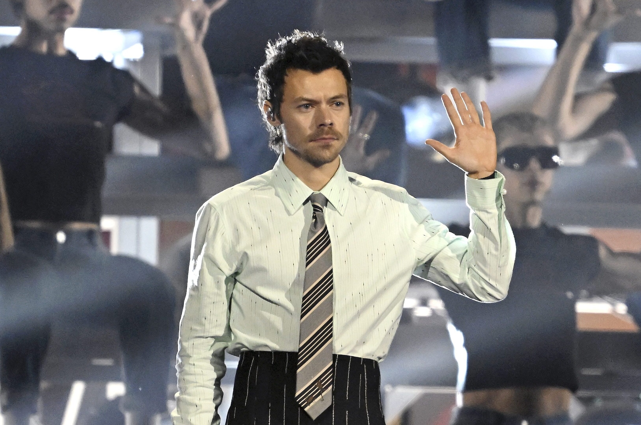 Harry Styles dopo il malore cancella il suo concerto a San Paolo per problemi di salute "legati al tour"