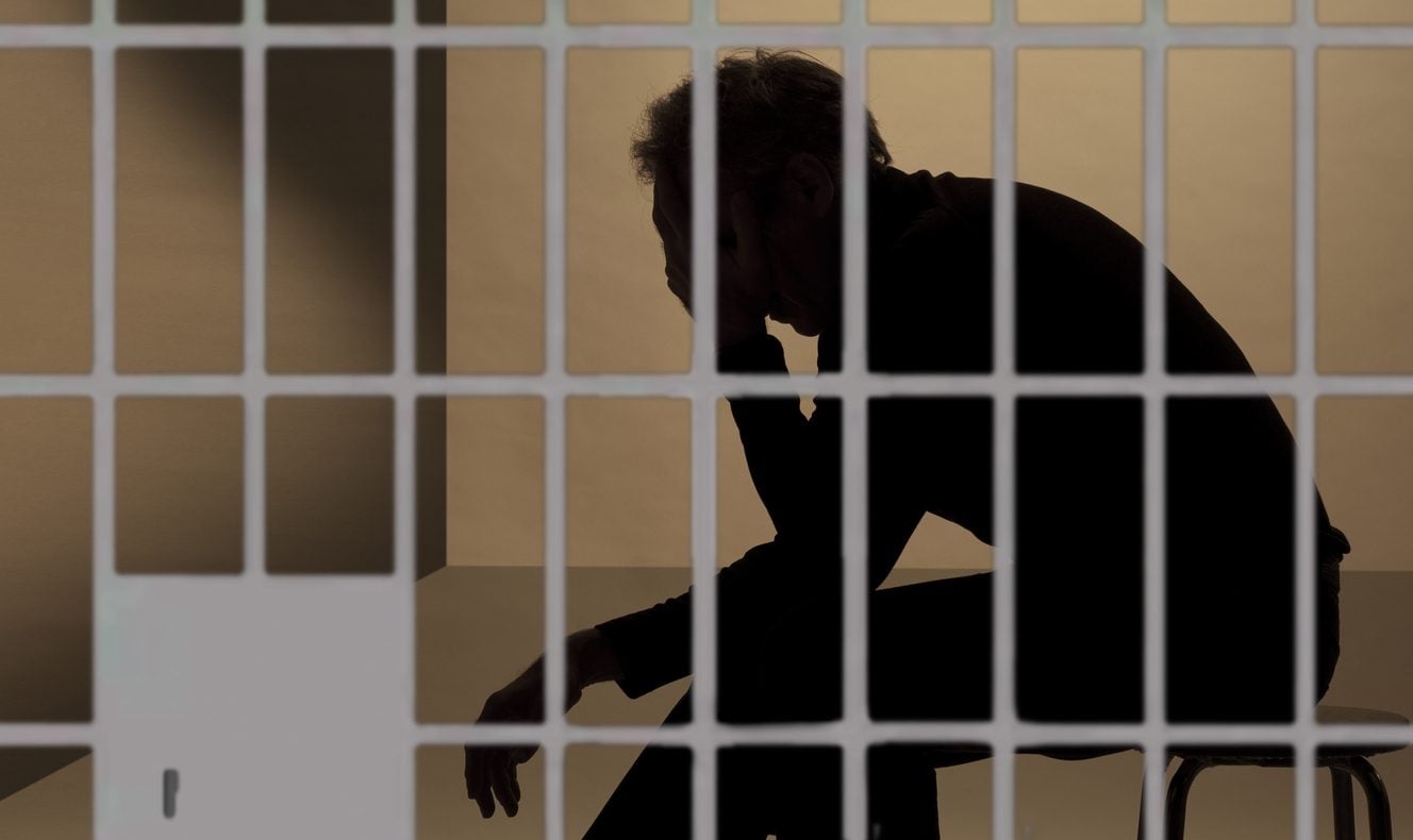 Ruba un cellulare e finisce in carcere senza senza data di rilascio: "Sono passati 14 anni, si è già dato fuoco"